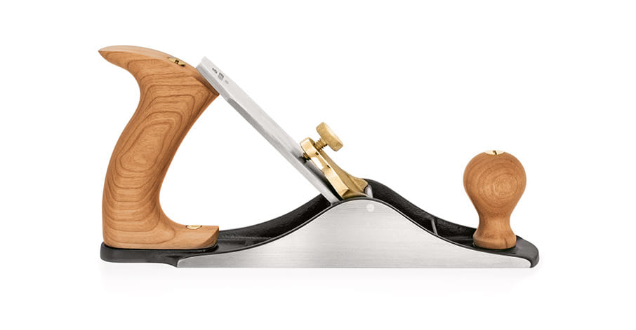 Short metal scrub plane with wooden rear tote and front knob